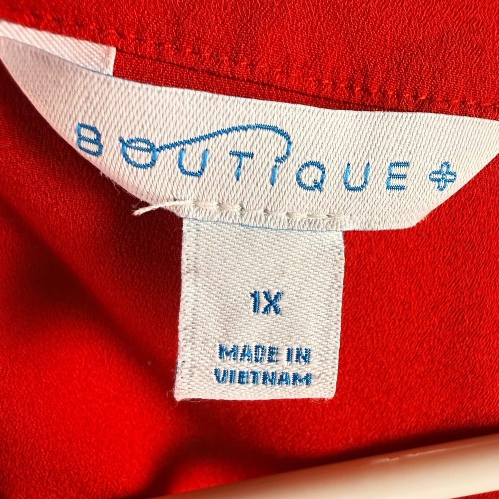 Boutique Women Red Zip V-Neck 3/4 Tab Sleeve Blouse Plus Size 1X - Picture 3 of 6